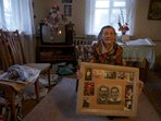 Pani Jadwiga, 92-letnia Polka z Jelska (dzisiejsza Białoruś), dwukrotnie wywieziona przez Sowietów na Syberię. Po raz pierwszy z matką i rodzeństwem, po raz drugi razem - z mężem